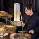 ドラムを担当する阿部将大講師