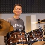 ドラムを担当する松森英雄講師