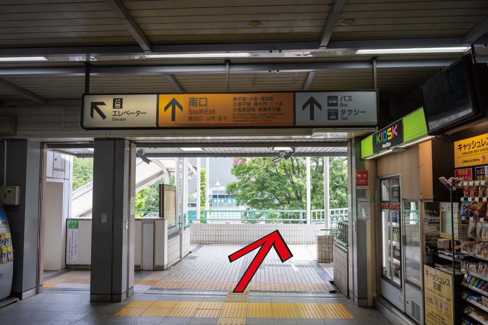 北小金駅南口の案内表示・Throbberへの道順1