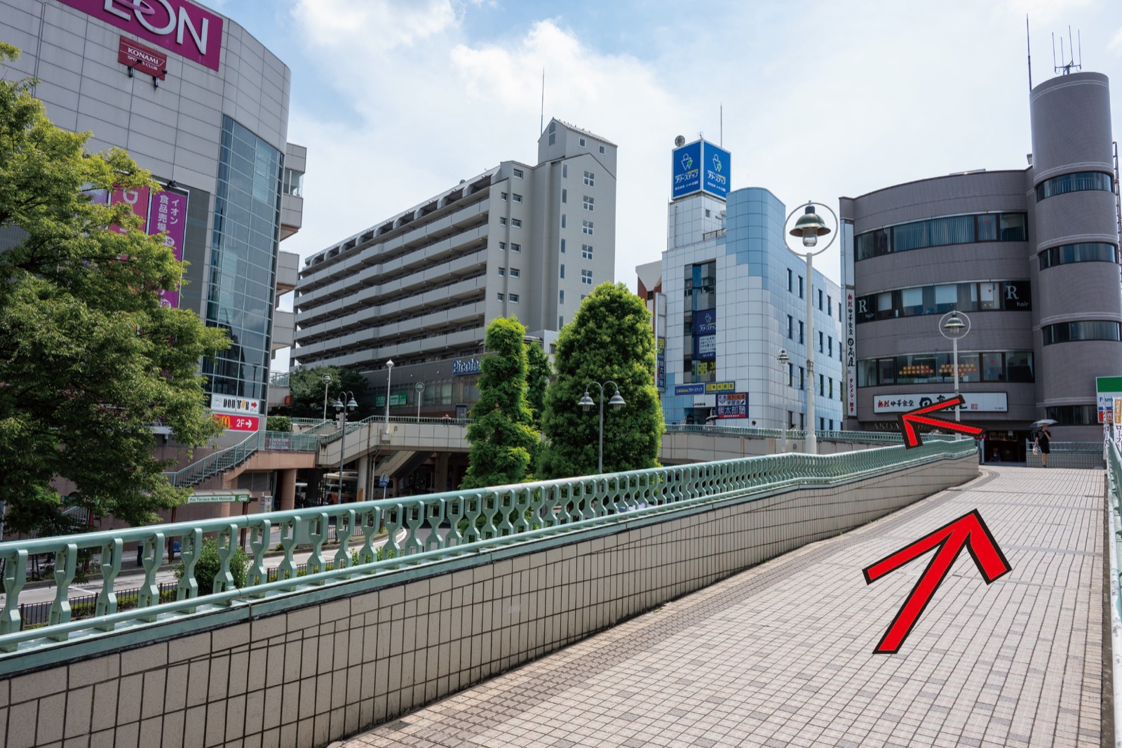 北小金駅前デッキ・Throbberへの道順2