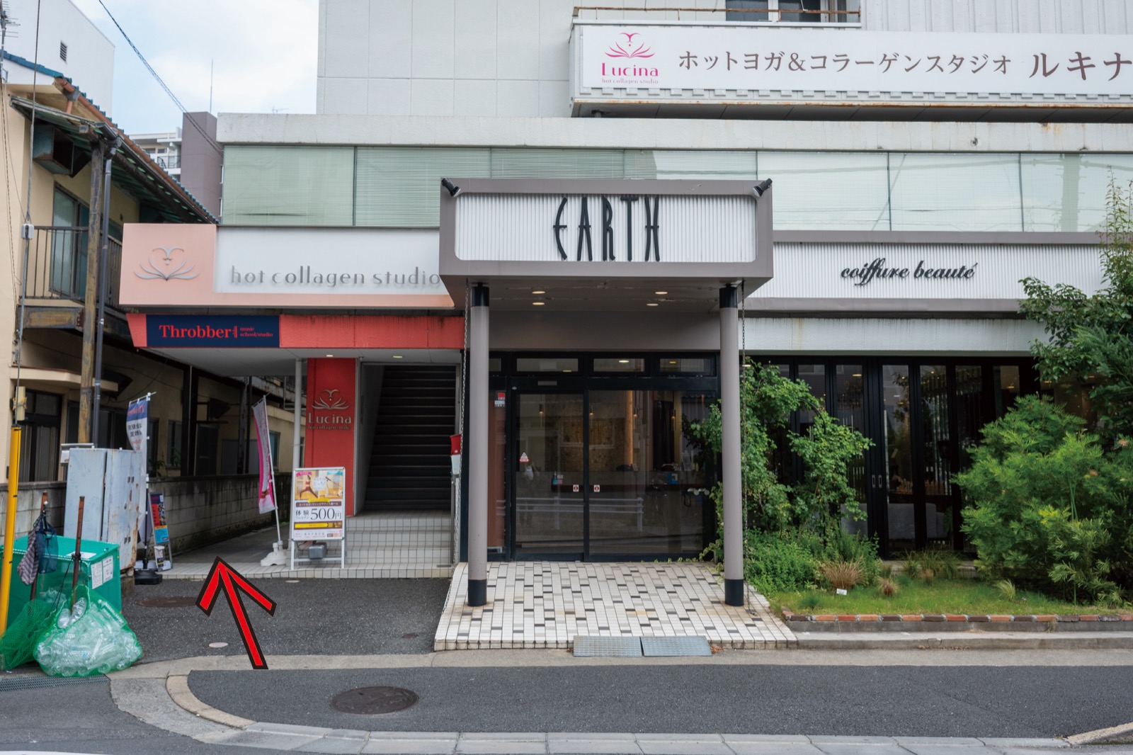 Throbberが入る建物(イタクラビル) の外観・道順6